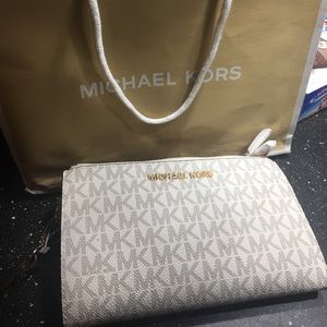 Genuine Michael KORS wristlet